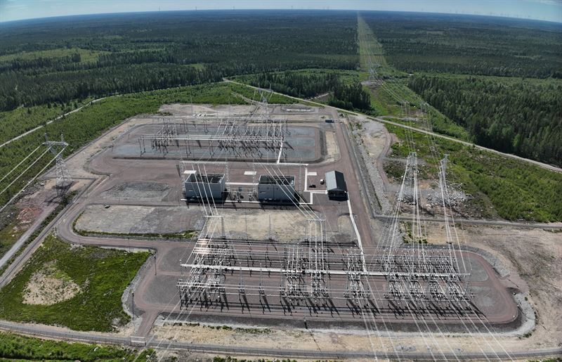 Pyhäjoen Valkeuden 400/100 kV sähköasema.