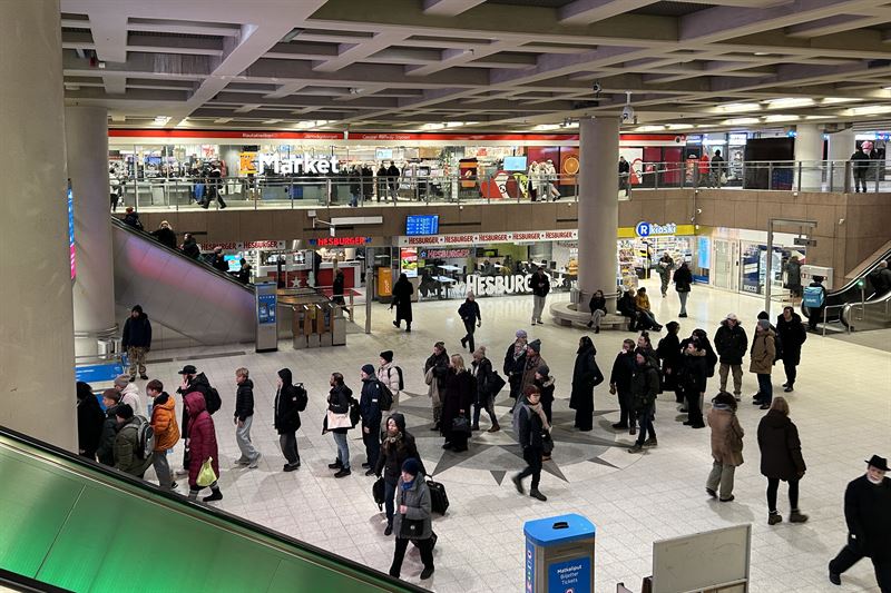 Metroaseman lippuhalli. Kuva: Kaupunkiliikenne Oy